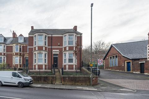 3 bedroom flat for sale, Gateshead, Tyne and Wear NE8