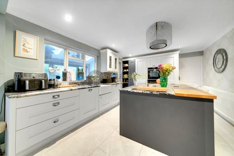 undefined, Farrers Place, Shirley Hills