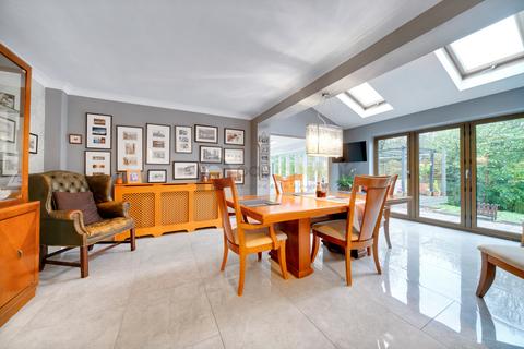 undefined, Farrers Place, Shirley Hills
