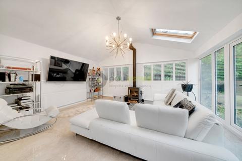 Farrers Place, Shirley Hills