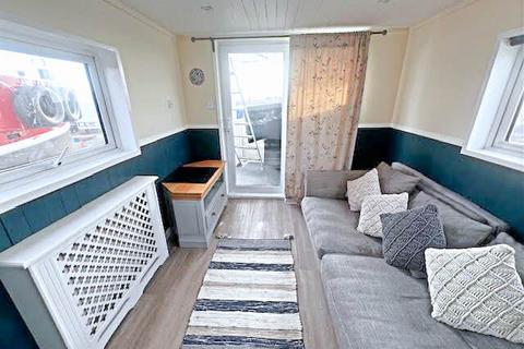 1 bedroom houseboat for sale, Vicarage Lane, Hoo ME3