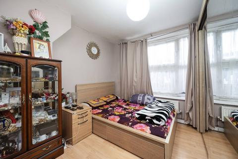 2 bedroom flat for sale, Cambridge Heath, Bethnal Green, London, E2