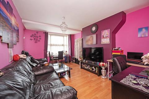 2 bedroom flat for sale, Cambridge Heath, Bethnal Green, London, E2