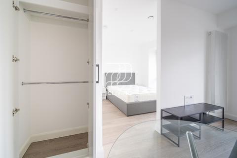 Studio to rent, Western Gateway, London, E16