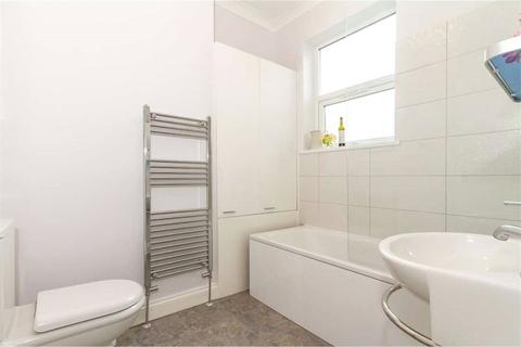 Studio for sale, Kelmore Grove, London