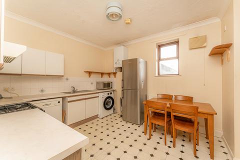 1 bedroom flat for sale, 4 Railway Approach, London N4