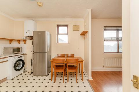 1 bedroom flat for sale, 4 Railway Approach, London N4