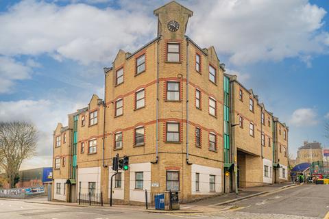 1 bedroom flat for sale, 4 Railway Approach, London N4