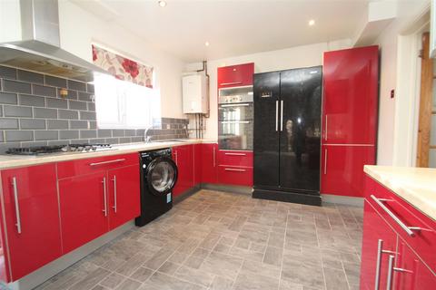 4 bedroom house to rent, Barnacres Road, Hemel Hempstead