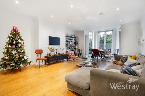 2 bedroom flat for sale, Belsize Park Gardens, London NW3