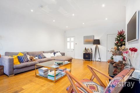 2 bedroom flat for sale, Belsize Park Gardens, London NW3