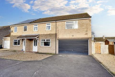 4 bedroom semi-detached house for sale, Buntings Crescent, Cambridge CB25