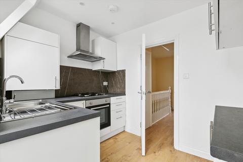 1 bedroom flat to rent, Tooting High Street, London, SW17