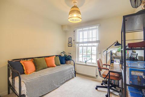 2 bedroom flat for sale, Victoria House, Mayhill Way, Gloucester, GL1