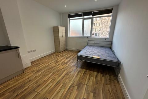 Studio to rent, 276b Saint James'S Road, London, SE1