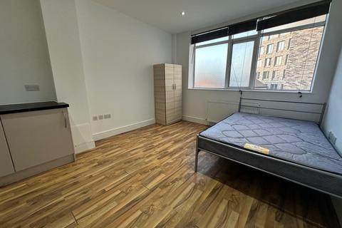 Studio to rent, 276b Saint James'S Road, London, SE1