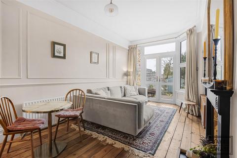 2 bedroom flat for sale, Hoppers Road, London N21