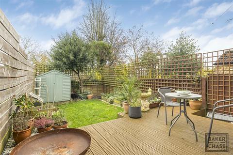 2 bedroom flat for sale, Hoppers Road, London N21