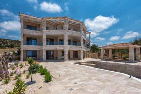 7 bedroom villa, Peyia