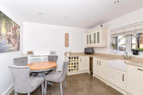 4 bedroom townhouse for sale, The Lakes, Larkfield, Aylesford, Kent