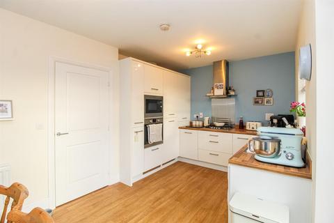 3 bedroom end of terrace house for sale, Butterfield Way, Wakefield WF1