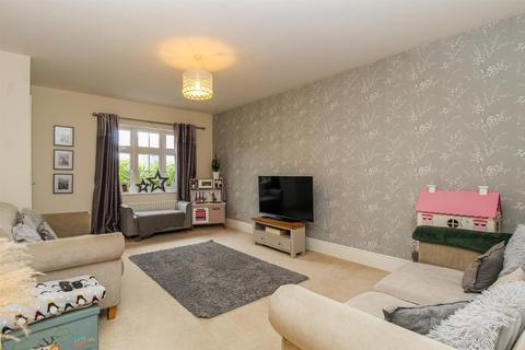 3 bedroom end of terrace house for sale, Butterfield Way, Wakefield WF1