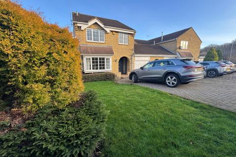 4 bedroom detached house to rent, Oakdene Drive,  Leeds, LS17