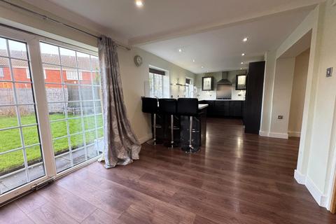 4 bedroom detached house to rent, Oakdene Drive,  Leeds, LS17