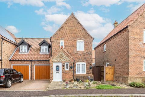 3 bedroom semi-detached house for sale, Stable Field Way, Hemsby