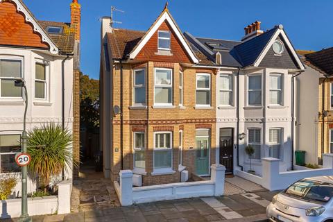 2 bedroom flat for sale, Marine Avenue, Hove BN3