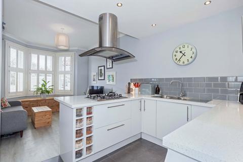 2 bedroom flat for sale, Marine Avenue, Hove BN3