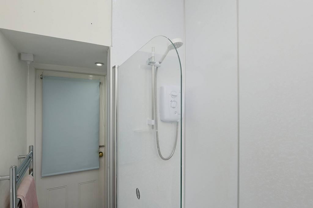 MFL7235740 400.jpg