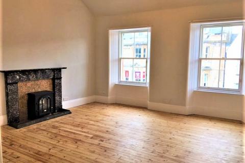 3 bedroom flat to rent, High Street, Peebles EH45