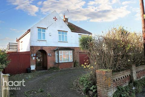 4 bedroom detached house for sale, Minster Road, Minster