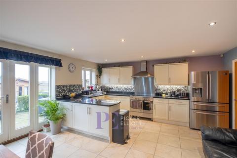 5 bedroom detached house for sale, Barton Road, Nuneaton CV13