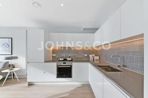 2 bedroom apartment to rent, Commodore House, Royal Wharf, E16