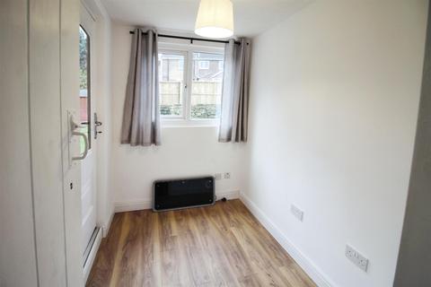 2 bedroom semi-detached house to rent, Valley Road, Leeds LS25