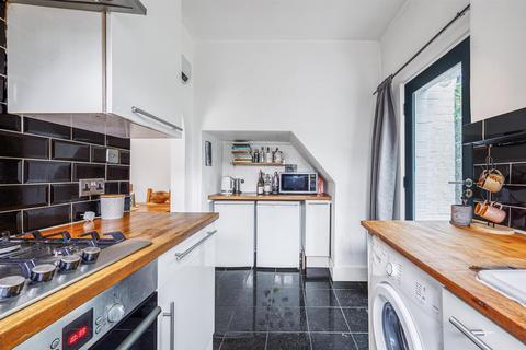121 Darwin Road, London, W5 4BB