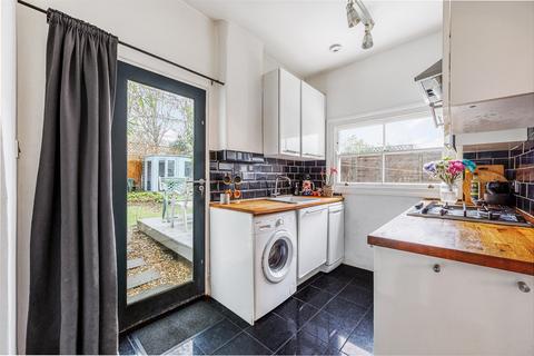121 Darwin Road, London, W5 4BB