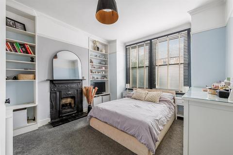121 Darwin Road, London, W5 4BB