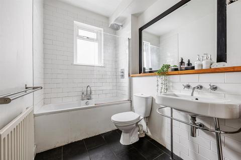 121 Darwin Road, London, W5 4BB