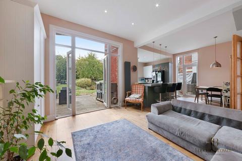 7 bedroom end of terrace house for sale, Olive Road, NW2