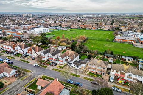 5 bedroom semi-detached house for sale, Poynings Avenue, Southend-on-sea, SS2