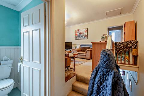 2 bedroom flat for sale, First Avenue, Enfield, EN1