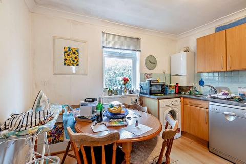 2 bedroom flat for sale, First Avenue, Enfield, EN1