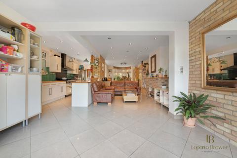 72 Alder Grove, London, NW2 7DD