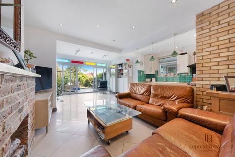 72 Alder Grove, London, NW2 7DD