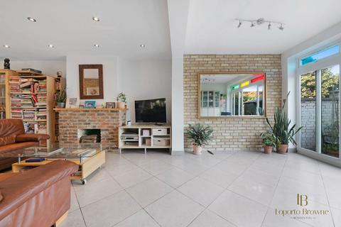 72 Alder Grove, London, NW2 7DD