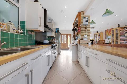 72 Alder Grove, London, NW2 7DD