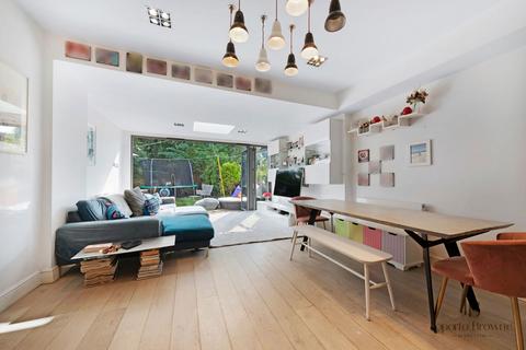 3 bedroom maisonette for sale, Brondesbury Villas, NW6